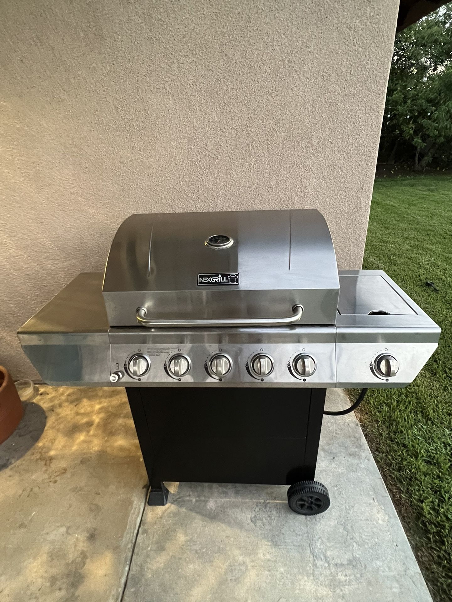 BBQ Grill - Nexgrill 5 Burner