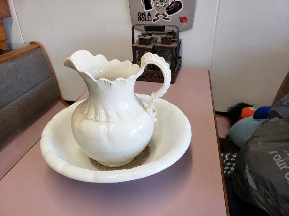 VERY OLD BASE AND PITCHER !