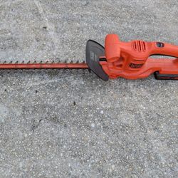 Black & Decker Battery Powered Hedge Trimmer