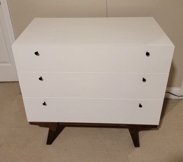 🏡 West Elm White & Walnut Dresser – Excellent Condition, Major Discount 