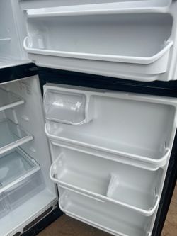 FRIGIDAIRE REFRIGERATOR