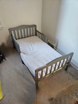 PENDING PICKUP Free Toddler Bed (disassembled)