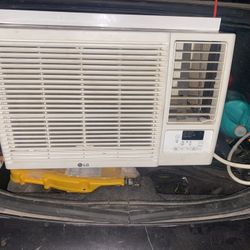 220v AC unit w/Heat