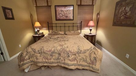 King Bed with Iron Frame,mattress and Stands