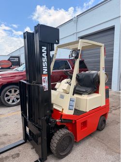 Nissan 30 forklift, excellent condition NO ISSUES