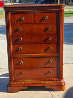 DRESSER