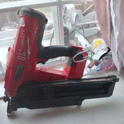 Pistola Para Framing Nailer Milwaukee  Fuel Inalambrica (21° GA)