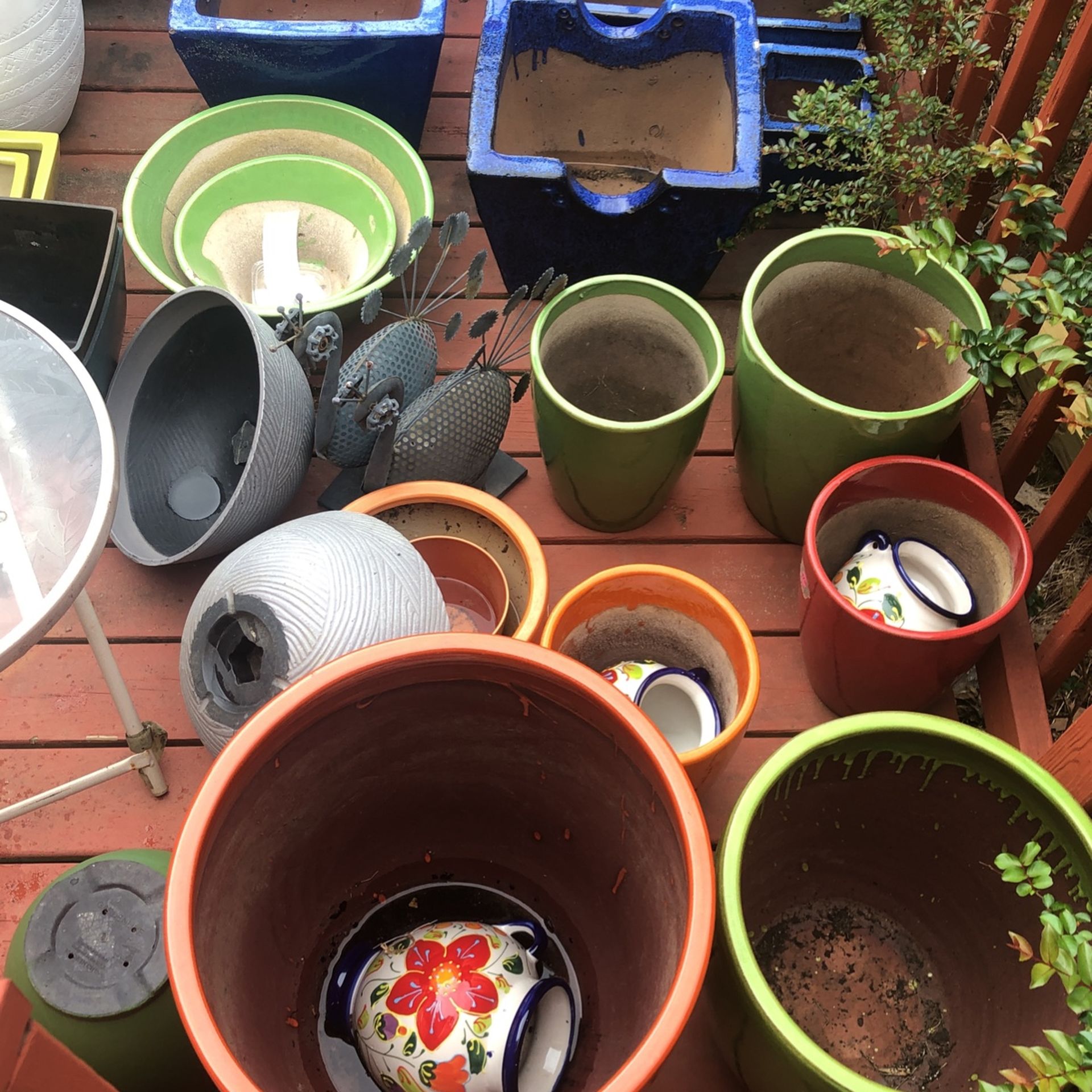 Flower pots/planters S M L, Garden tables etc. MAKE AN OFFER !