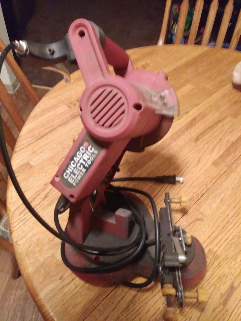 Chainsaw sharpener