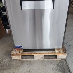 Turbo Air 28" Fridge