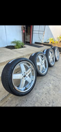 24" Lexani w/ Tires