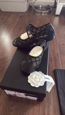 Shoos  size 39 but fits 38
