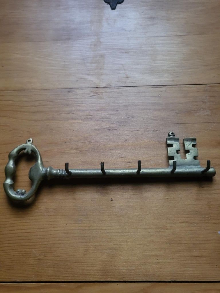 8" Brass Skeleton Key Rack 