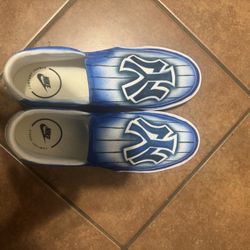 Nike Yankees Customs Size 9.5