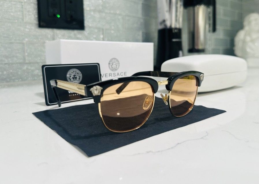 Versace Limited Edition Sunglasses 🕶️ With Card Box Cleaning Cloth