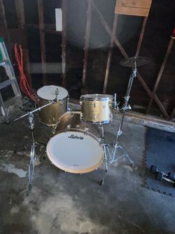 Ludwig keystone maple drum set with hardware