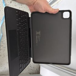 ESR iPad 11 magnetic keyboard and case