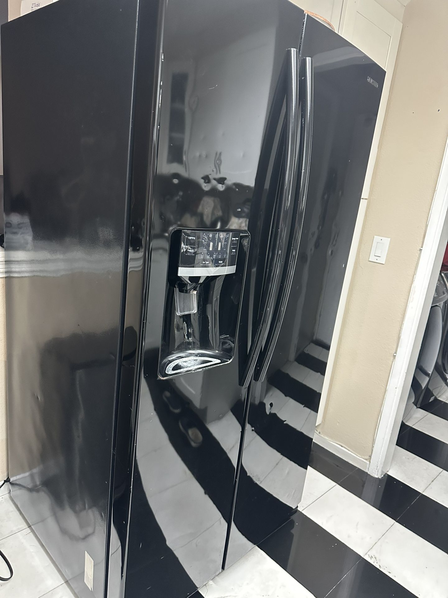 26 cu. ft. Mega Capacity 2-Door Refrigerator with Two Types of Ice