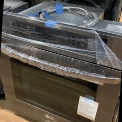 LG 30 in. Single Wall Oven with Convection in Black Stainless Steel L9KO8