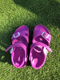 Birkenstock’s girl size 9
