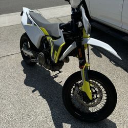 2022 Husqvarna 701 Supermoto