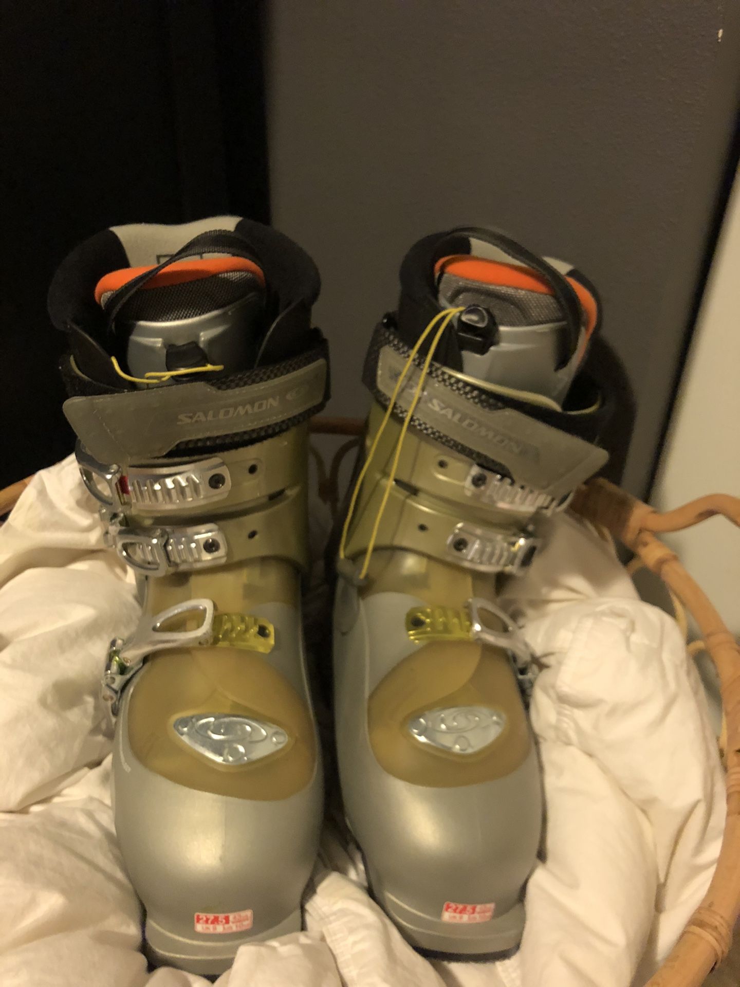 Salomon Ellipse Ski Boots Mondo 27.5 (Never worn)