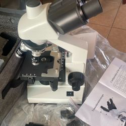 Trinocularmicroscope 