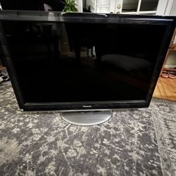 Panasonic TC-L37D2 37" 1080p LED LCD TV with Remote