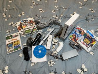 Nintendo Wii Console Bundle with Games and Accessories