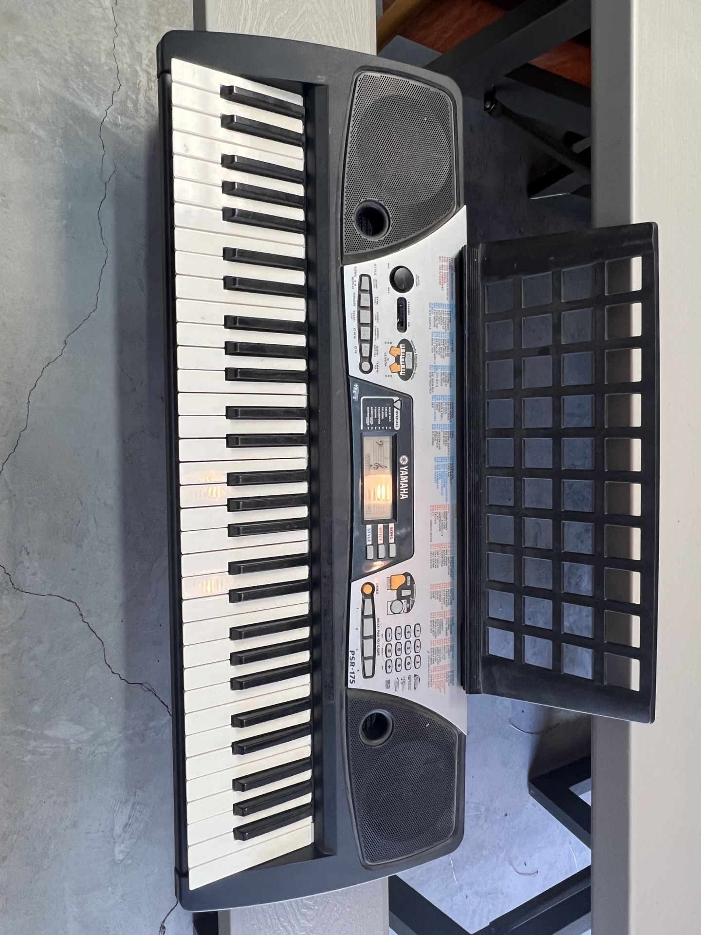 Yamaha PSR-175 Keyboard