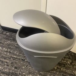 Kitchen Trash Can $10