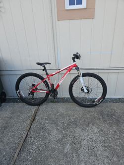 Novara Tupelo 27.5 mountain bike.