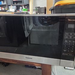 Panasonic
24 in. Width 2.2 cu. ft. 1250 Watt Countertop Microwave in Stainless Steel with Sensor Cooking