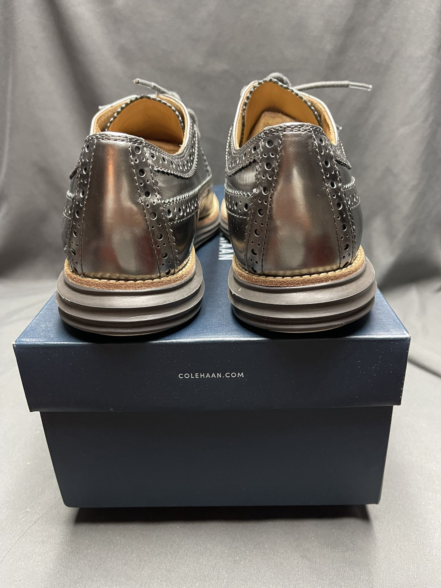 Gunmetal metallic Cole Haan in size 8 with shoe box

Non smoker & non pet owner Men main image 3