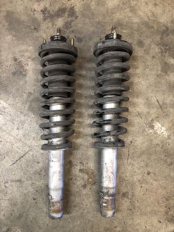 USED good condition front pair of KYB gr-2 shocks with stock springs assembly for 97-01 Honda crv