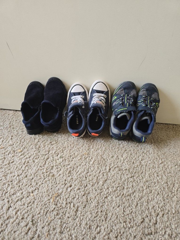 LANDS END suede mocs-dark blue CONVERSE classic color-navy   MERRELL- blue 