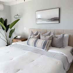 KING HEADBOARD AND FOLDABLE BED FRAME