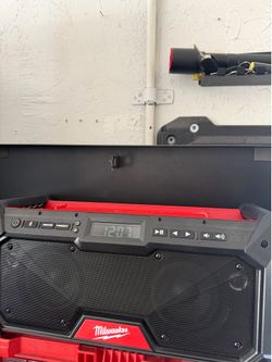 Milwaukee Bluetooth Radio