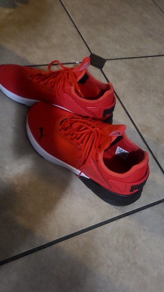 USED MEN'S PUMA SHOES IN CLEAN CONDITIONS