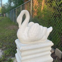 Concrete Swam Pot And Pedestal