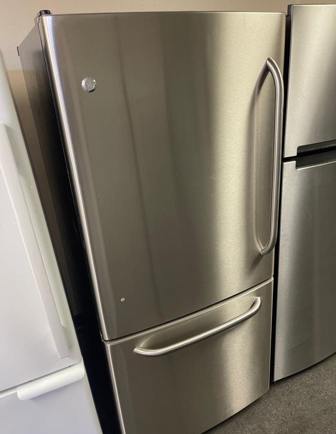 GE  Bottom Freezer Stainless Refrigerator Fridge
