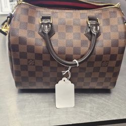 Louis Vuitton Purse With Authentic Paper And Lock N Key 