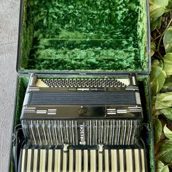 Moreschi Piano Accordion w/ OHSC