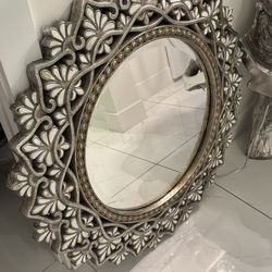 Moroccan / Boho Ornate Wall Mirror – Decorative Statement Piece  Beautiful ornate wall mirror featuring a Moroccan-inspired design with intricate flor