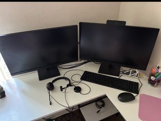 Dual Monitor Desktop Setup