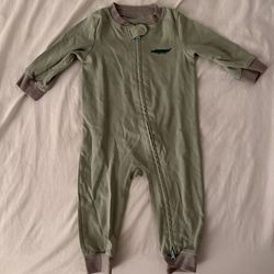 $5 baby sleepsuit featuring a zipper closure & a small crocodile embroidery on the chest (12-18mos)