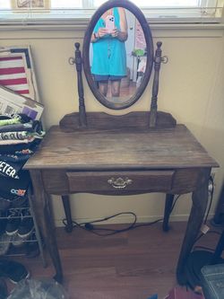 Vanity/Make Up Table