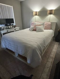 Pottery Barn Stratton Storage Platform Bed with Baskets