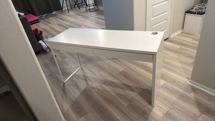 Free white desk