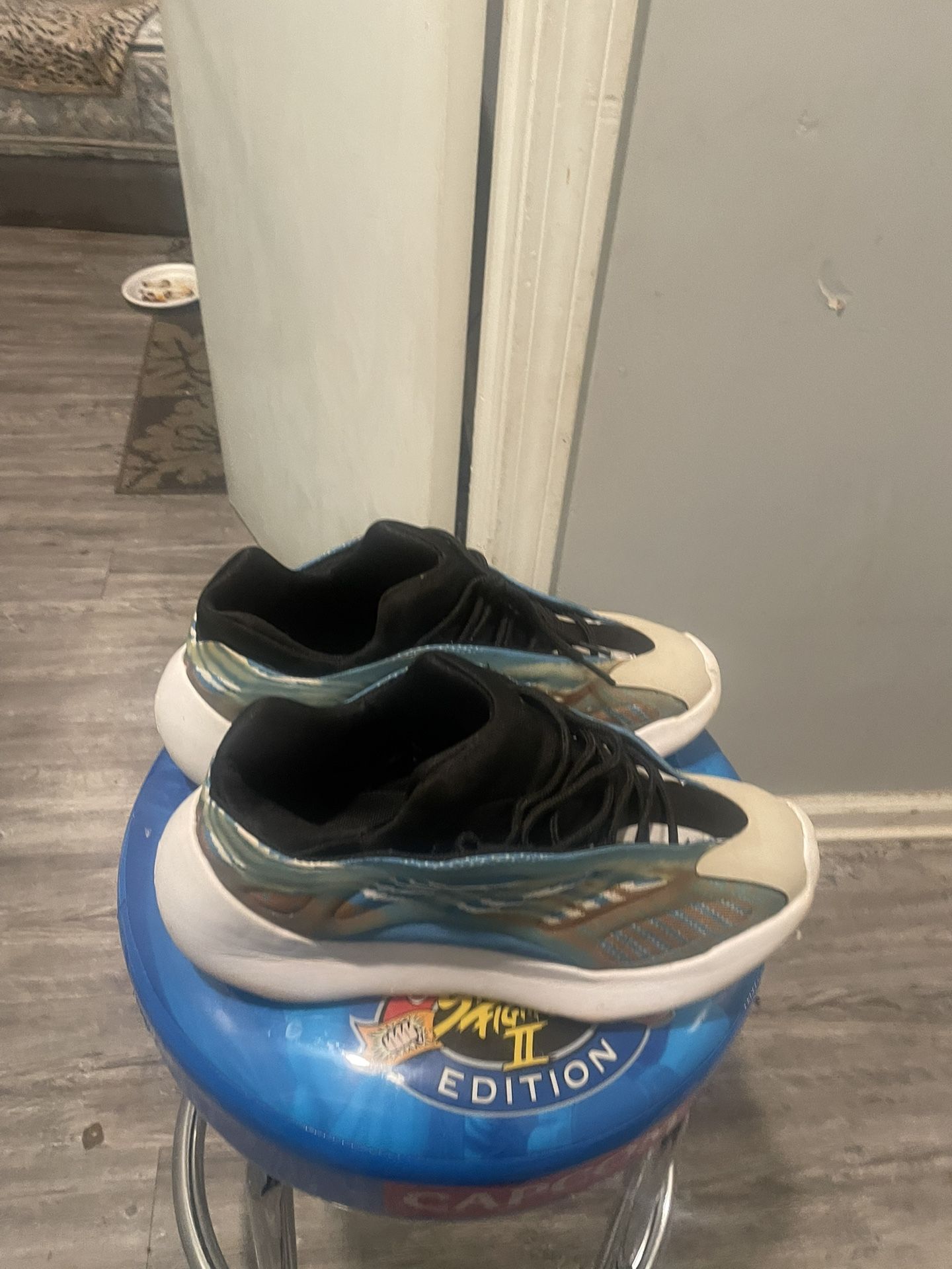 Adidas 700 V3 Arzareth